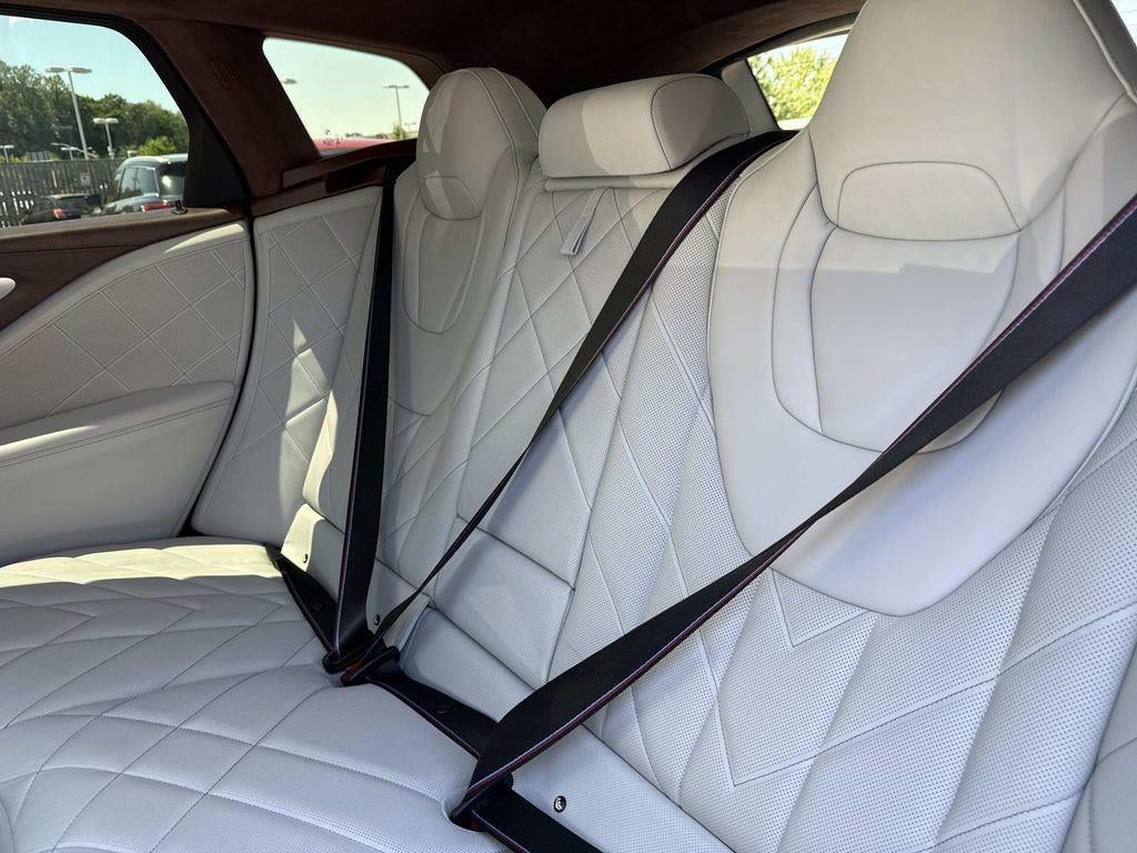 2023 BMW XM Base
