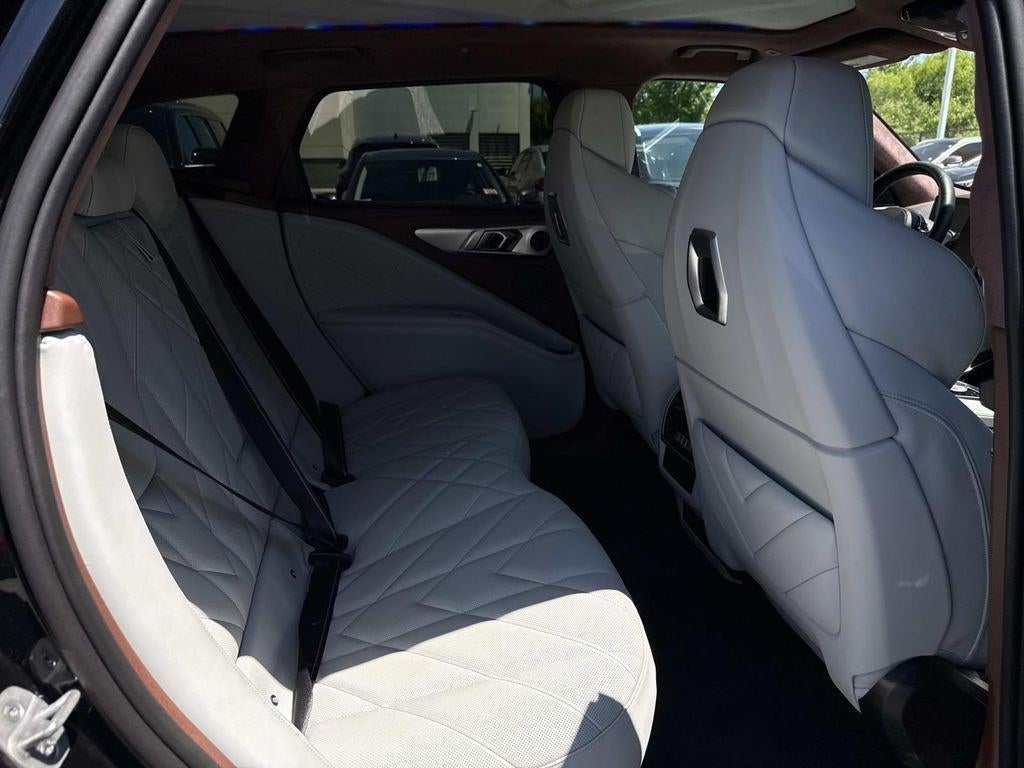 2023 BMW XM Base