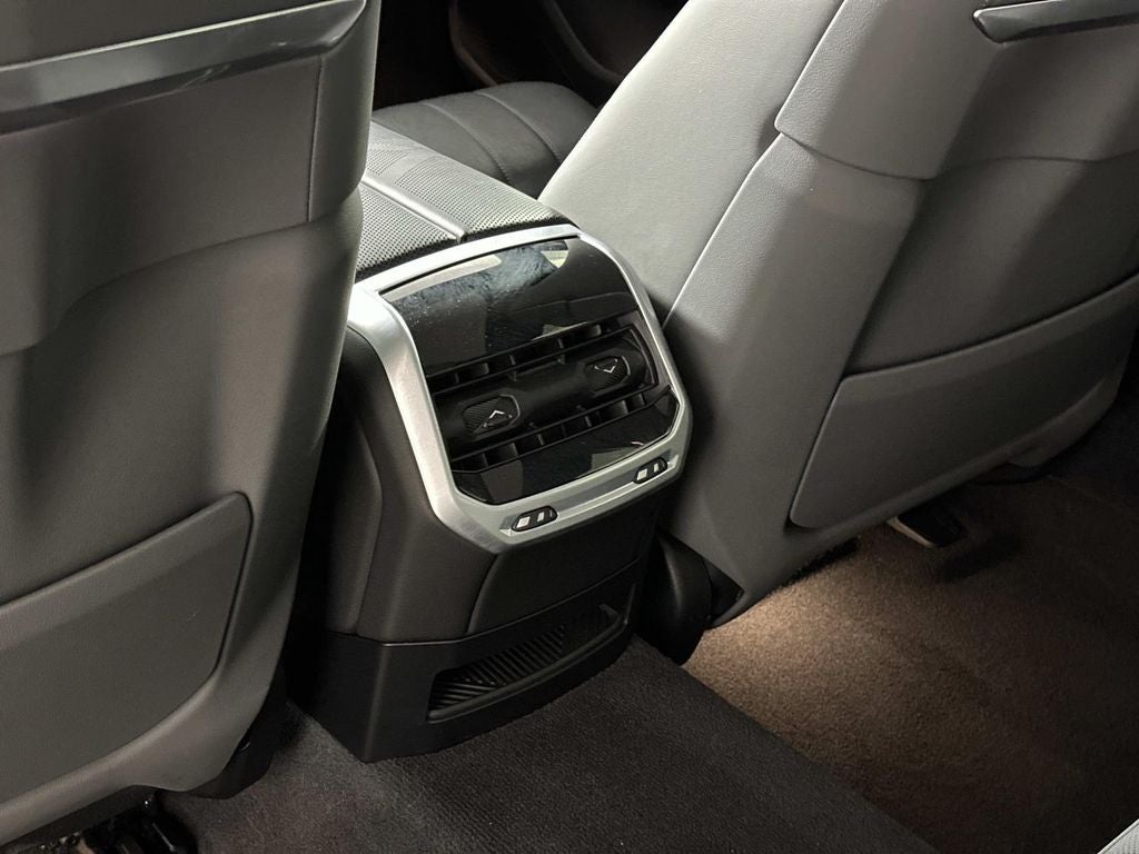 2023 BMW 7 Series 740i