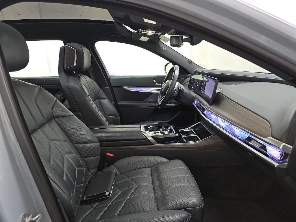 2023 BMW 7 Series 740i