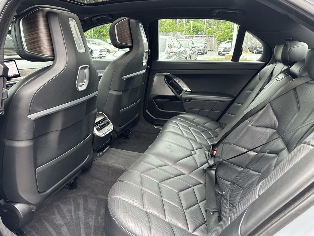 2023 BMW 7 Series 740i