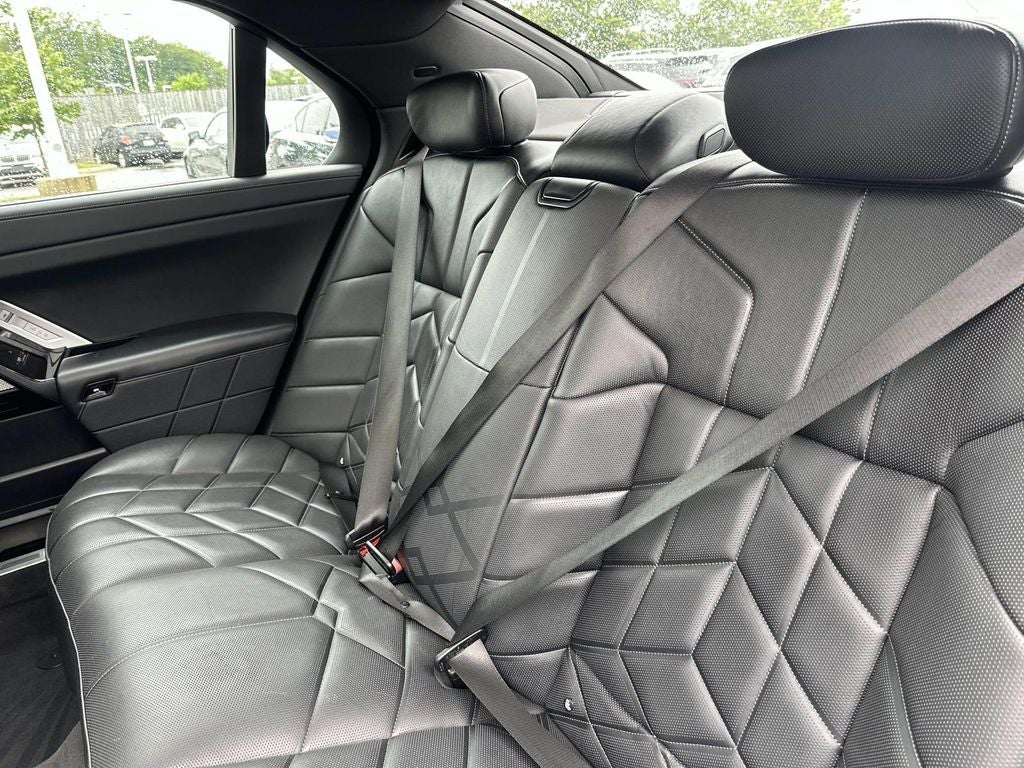 2023 BMW 7 Series 740i