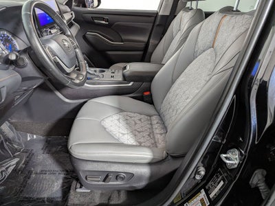 2023 Toyota Highlander Hybrid Bronze Edition