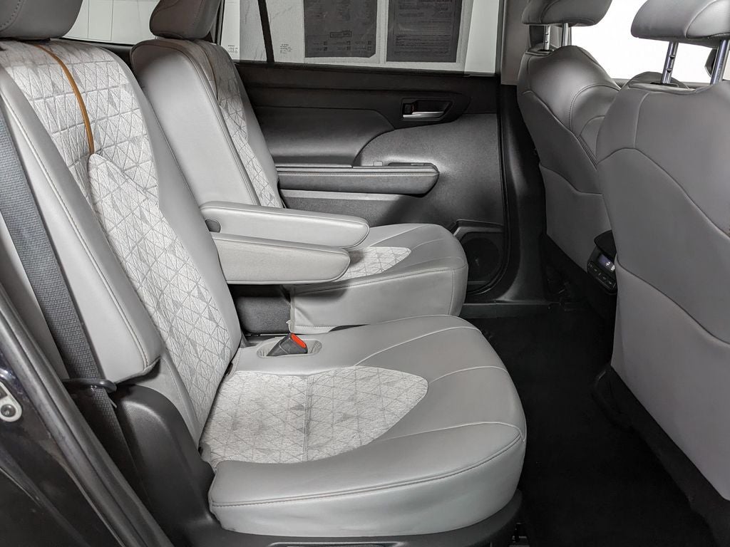 2023 Toyota Highlander Hybrid Bronze Edition