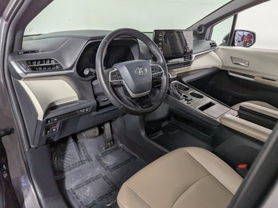 2021 Toyota Sienna XLE 8 Passenger