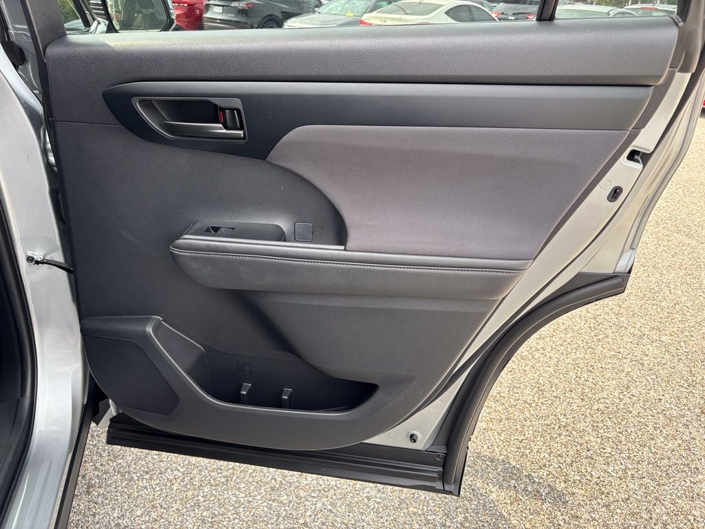 2025 Toyota Highlander LE