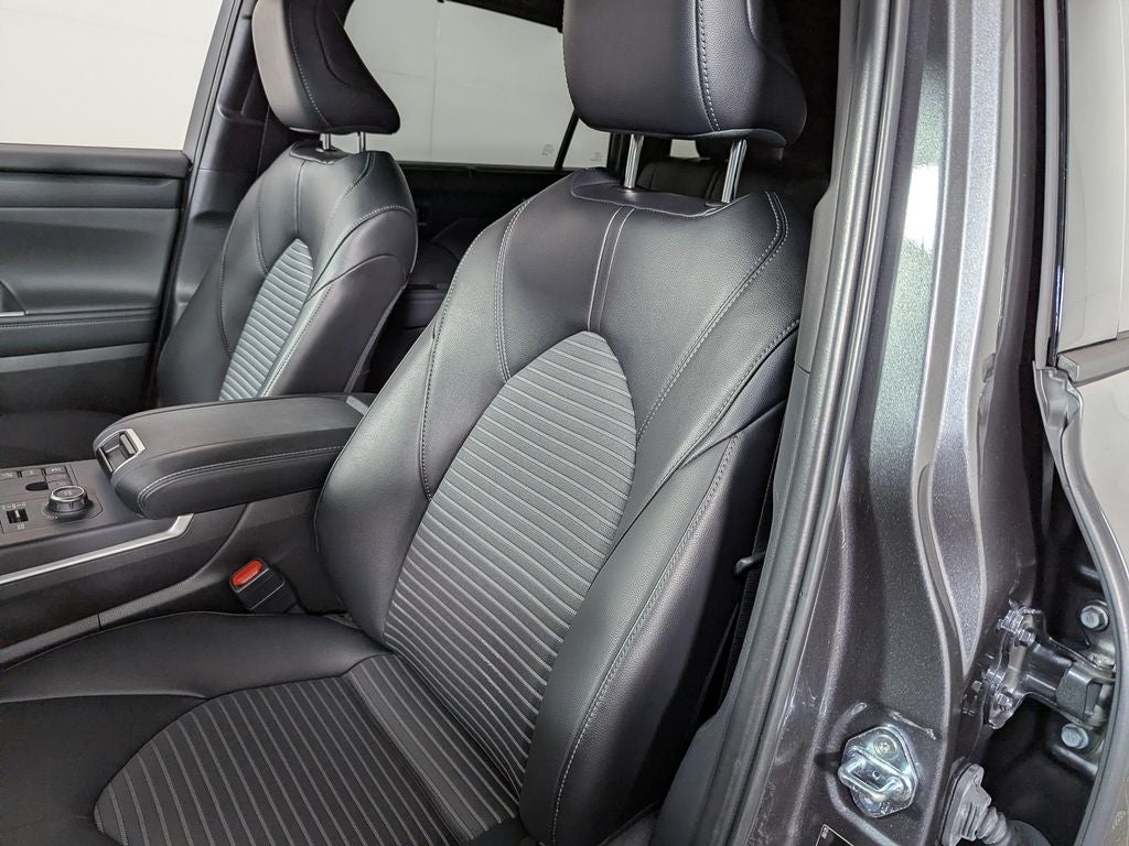 2025 Toyota Highlander XSE