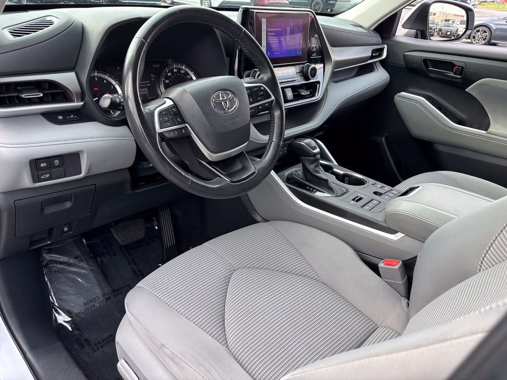 2024 Toyota Highlander LE