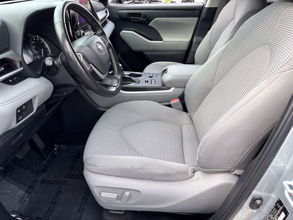 2024 Toyota Highlander LE
