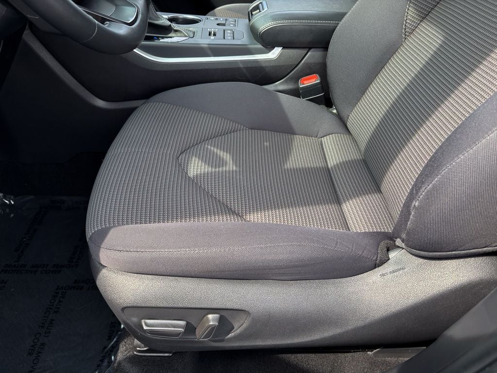 2025 Toyota Highlander LE