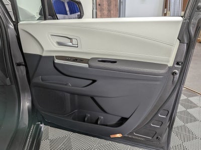 2024 Toyota Sienna XLE 8 Passenger