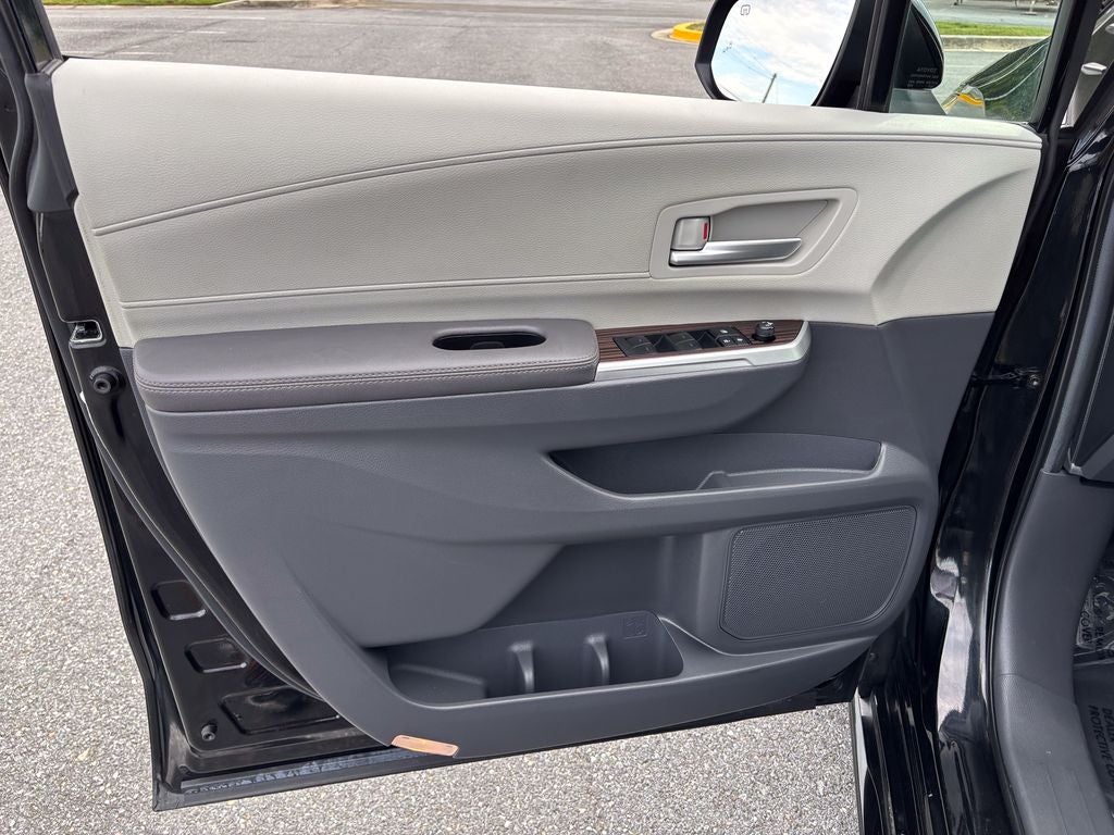 2024 Toyota Sienna XLE 8 Passenger