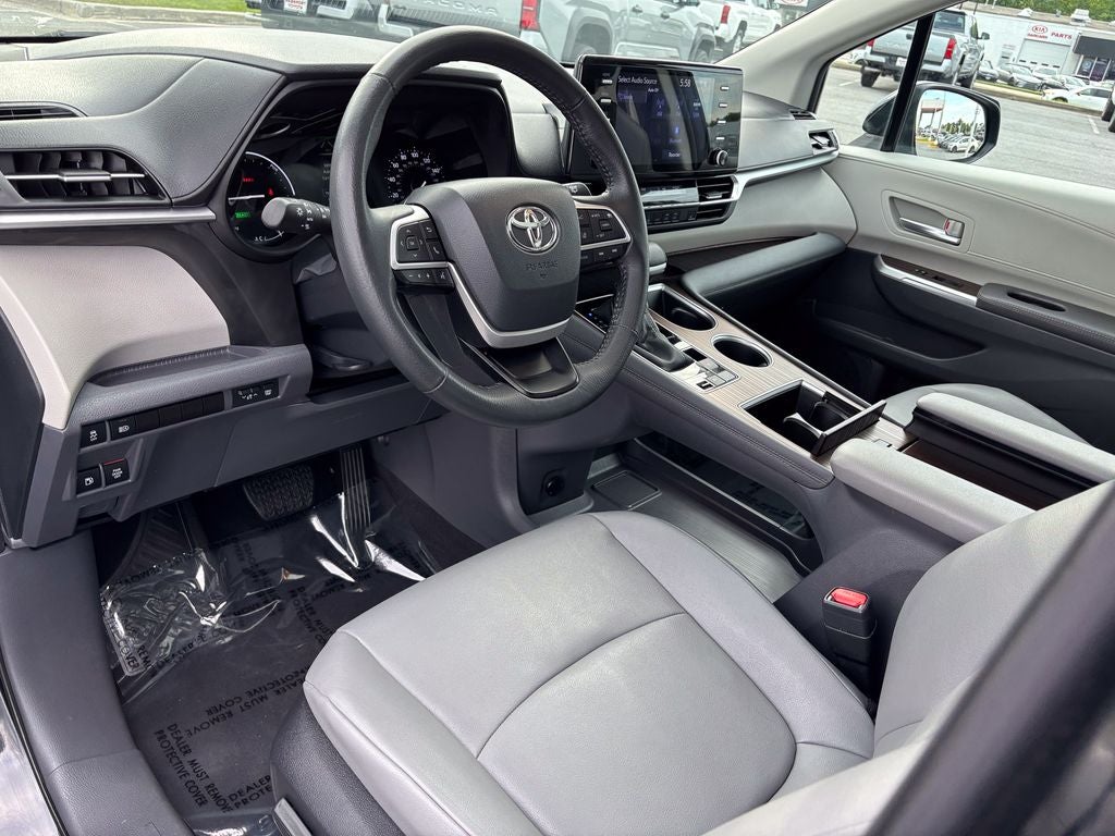 2024 Toyota Sienna XLE 8 Passenger