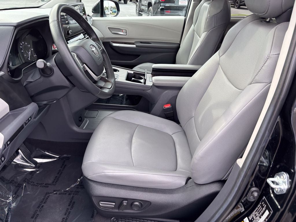 2024 Toyota Sienna XLE 8 Passenger