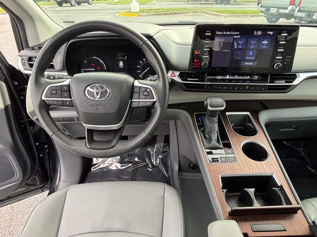 2024 Toyota Sienna XLE 8 Passenger