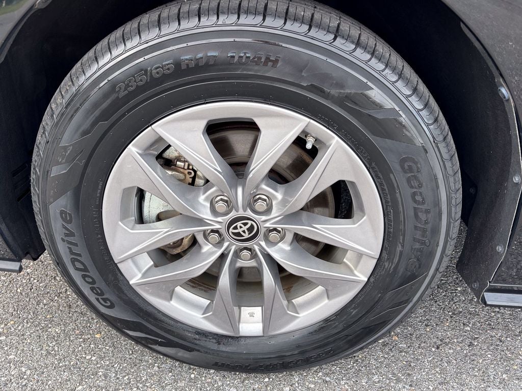 2024 Toyota Sienna XLE 8 Passenger