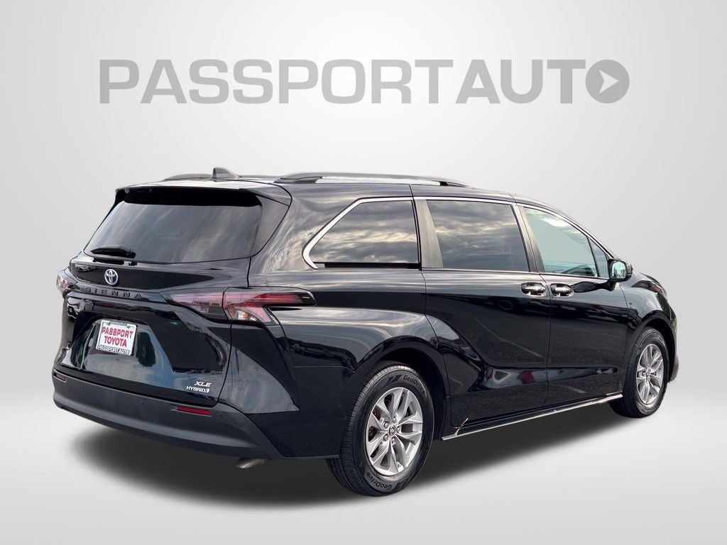2024 Toyota Sienna XLE 8 Passenger