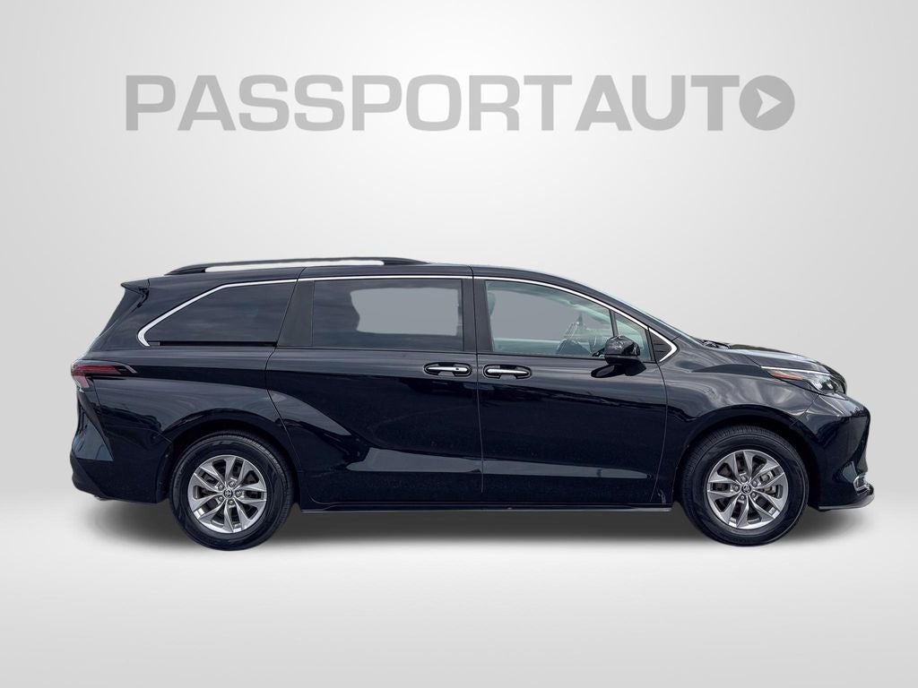 2024 Toyota Sienna XLE 8 Passenger